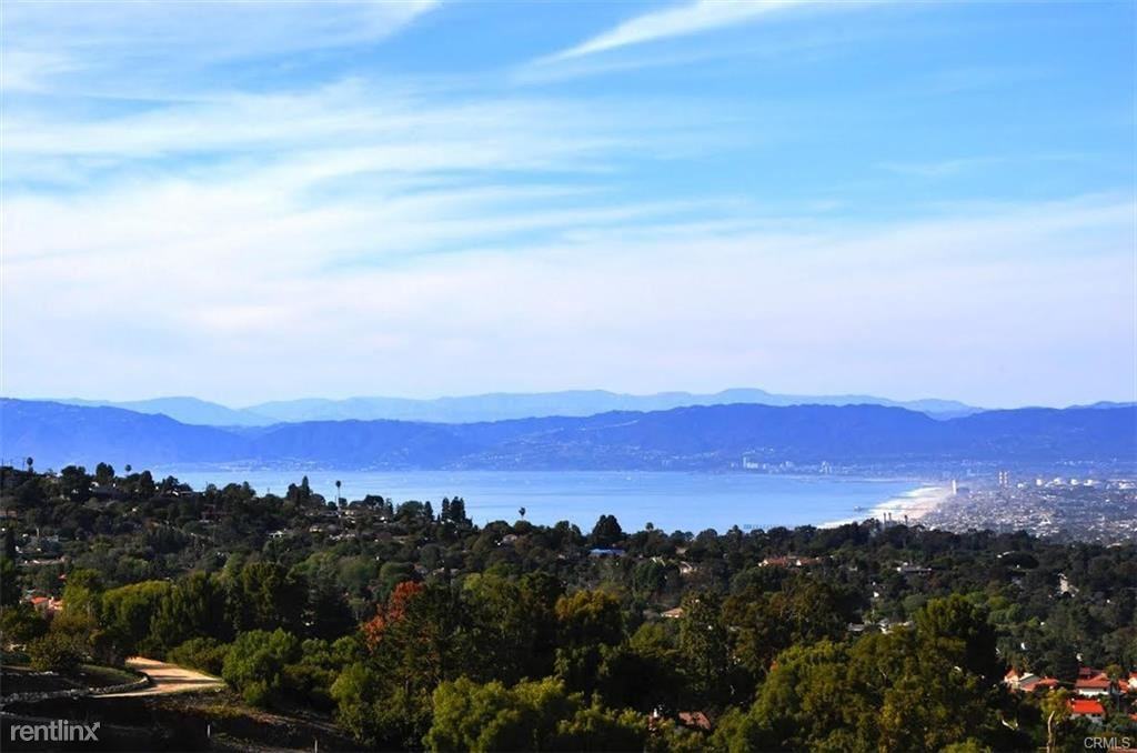 8 Pine Tree Ln - Photo 3 of 11