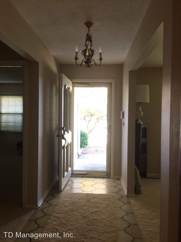 1918 E Swallow St - Photo 3 of 28