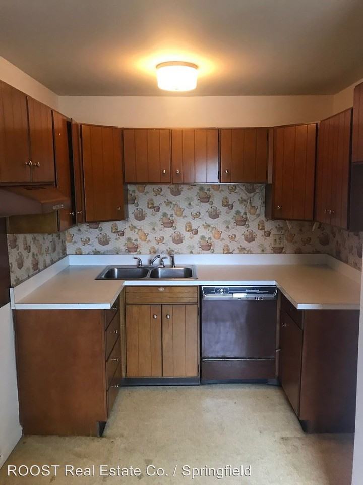 509 W Third St - Photo 2 of 8