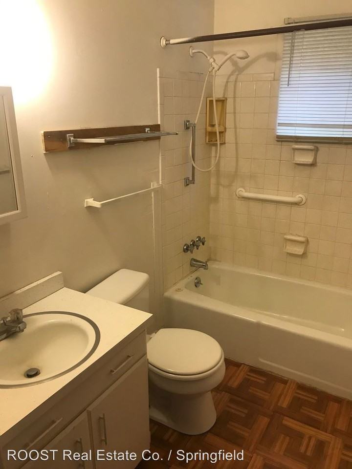 509 W Third St - Photo 3 of 8