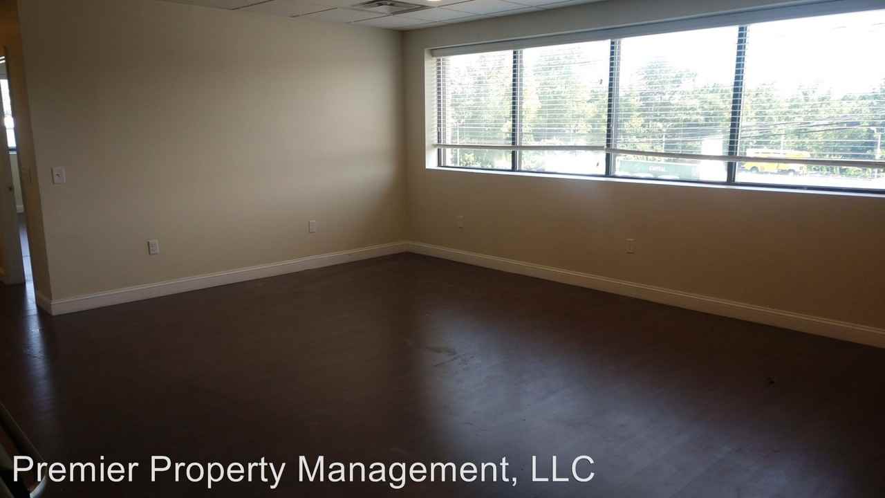 190 Putnam Pike - Photo 3 of 8