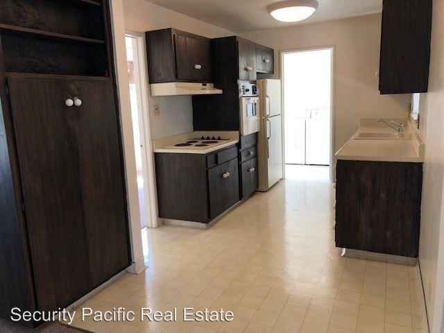 2620 Doidge Ave - Photo 2 of 25