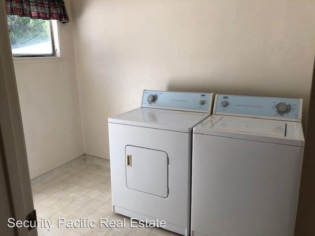 2620 Doidge Ave - Photo 3 of 25