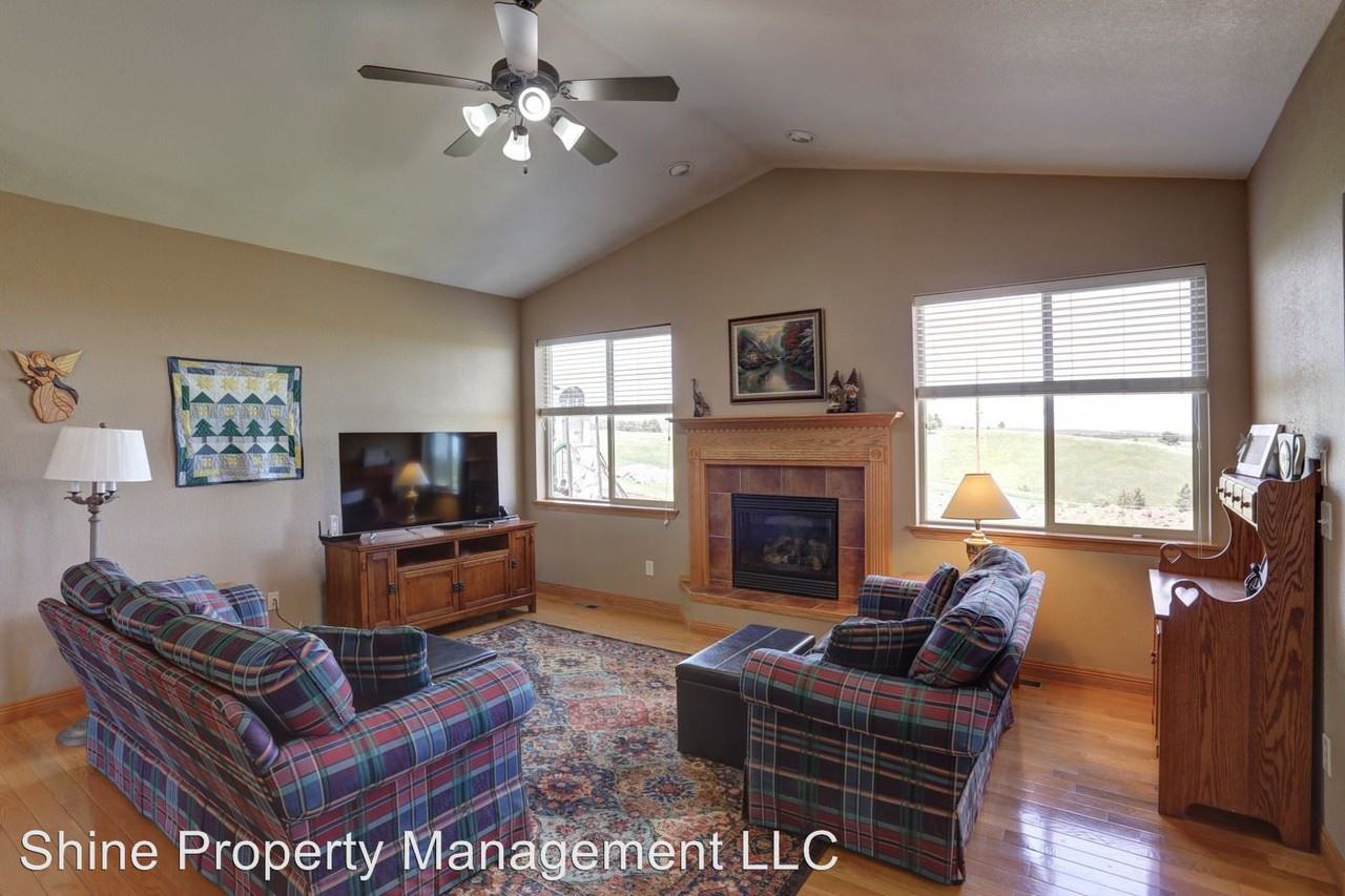 5216 Bethpage Dr - Photo 3 of 32