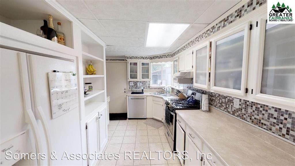 1430 Porchet Way - Photo 3 of 25