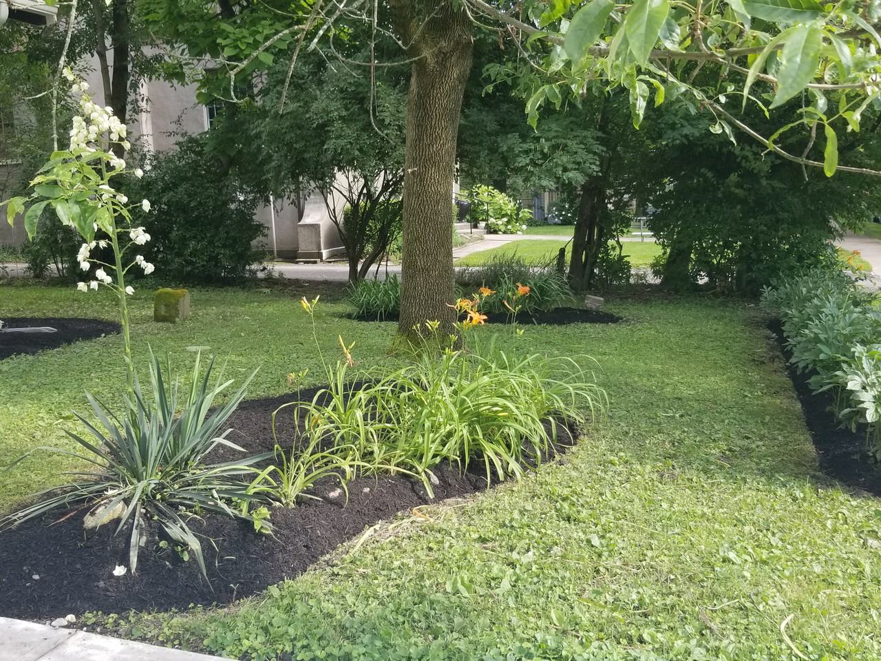 749 Woodruff Place East Dr - Photo 2 of 3