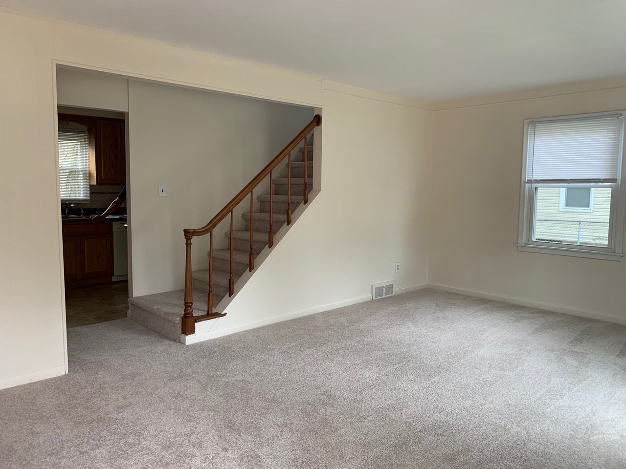 32469 Rosslyn Ave - Photo 4 of 14