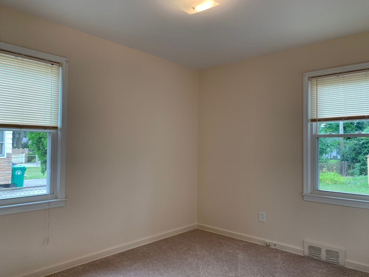 32469 Rosslyn Ave - Photo 6 of 14