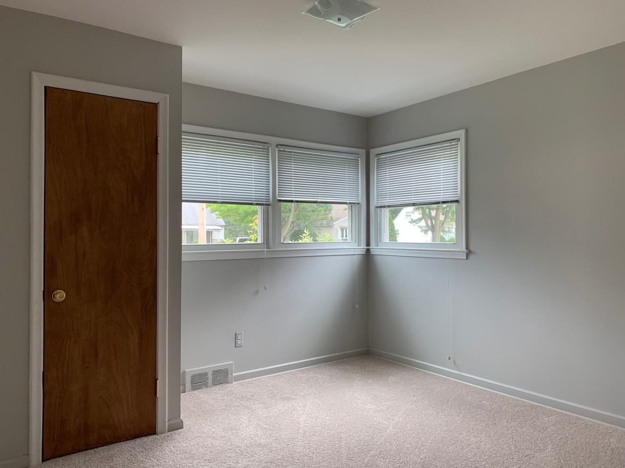 32469 Rosslyn Ave - Photo 7 of 14