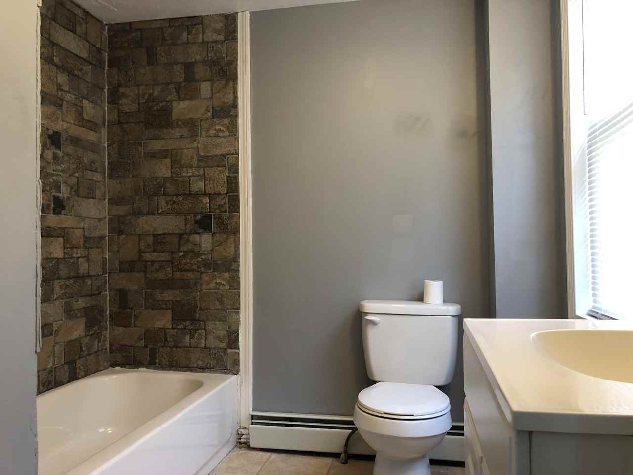 142 Chester Ave - Photo 3 of 7