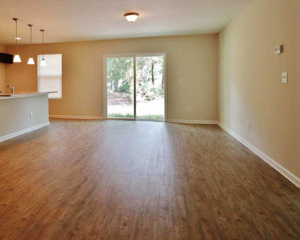 2562 Red Robin Dr W - Photo 2 of 9