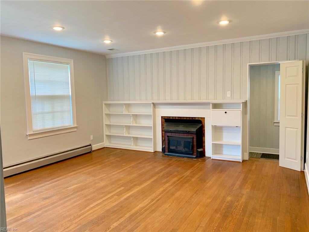 517 Newport News Avenue - Photo 3 of 15