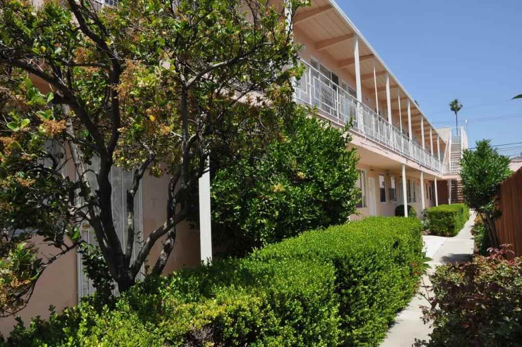 N. Serrano Ave. & Fernwood Ave. - Photo 2 of 30