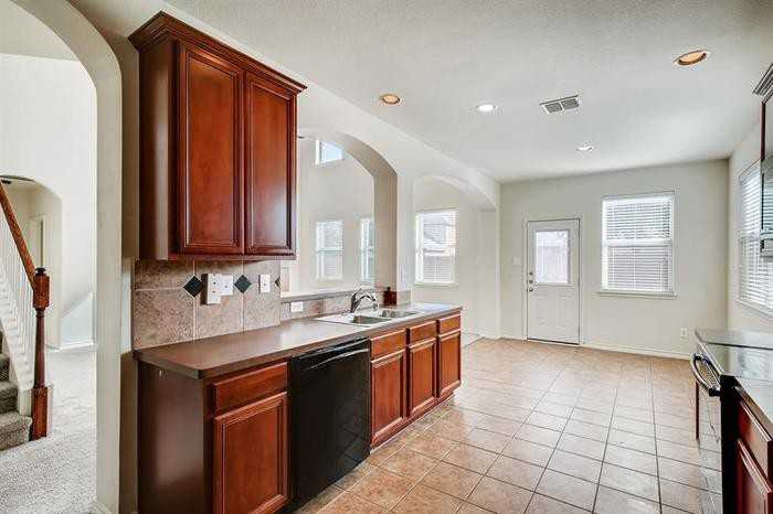 9120 Water Oak Drive - Photo 3 of 16