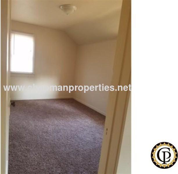 706 1/2 S Commercial Ave - Photo 2 of 10