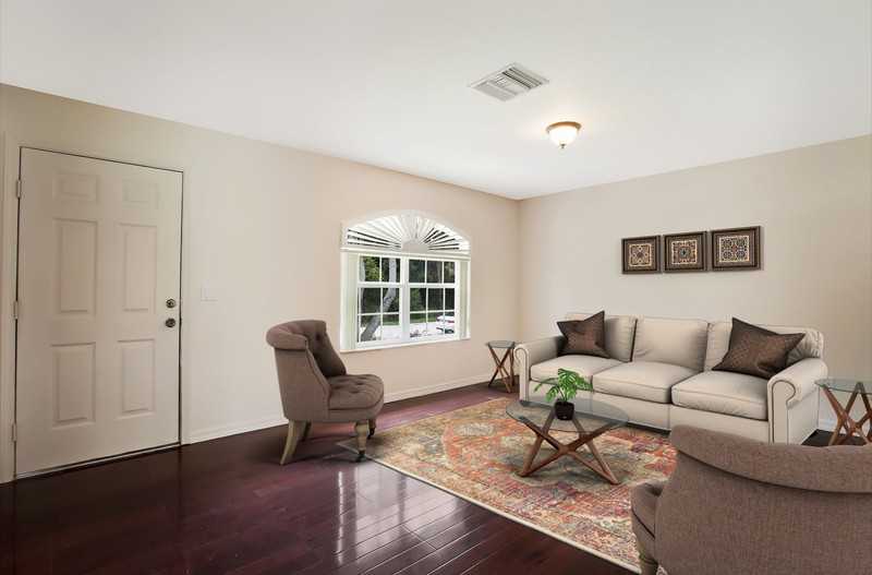 790 N Graham Rd - Photo 3 of 15