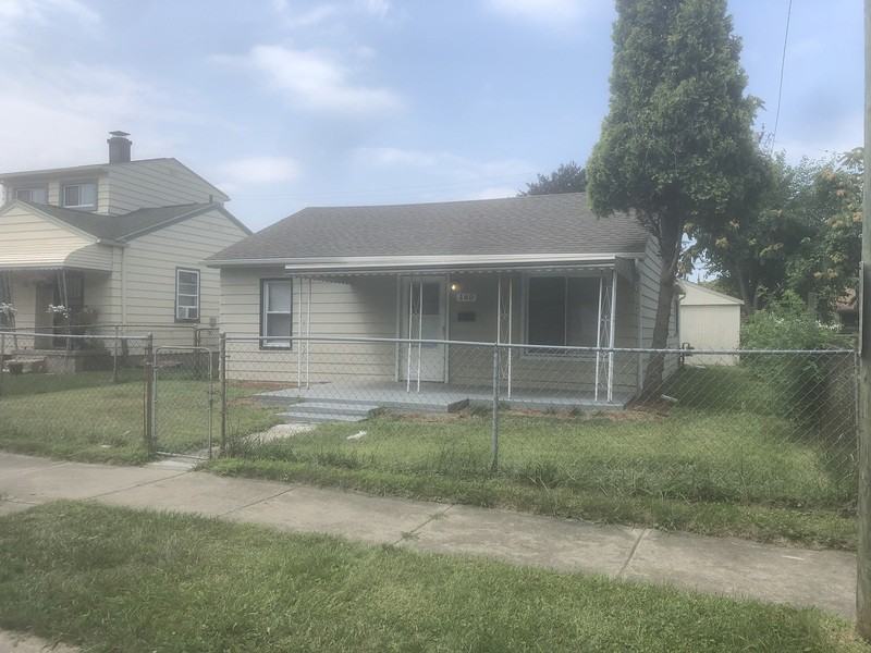 160 Goodell - Photo 2 of 17