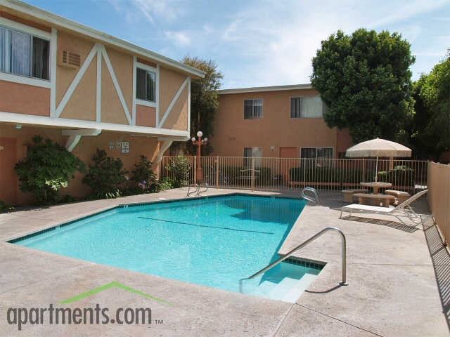 Casa Royale Apartments - Photo 2 of 9