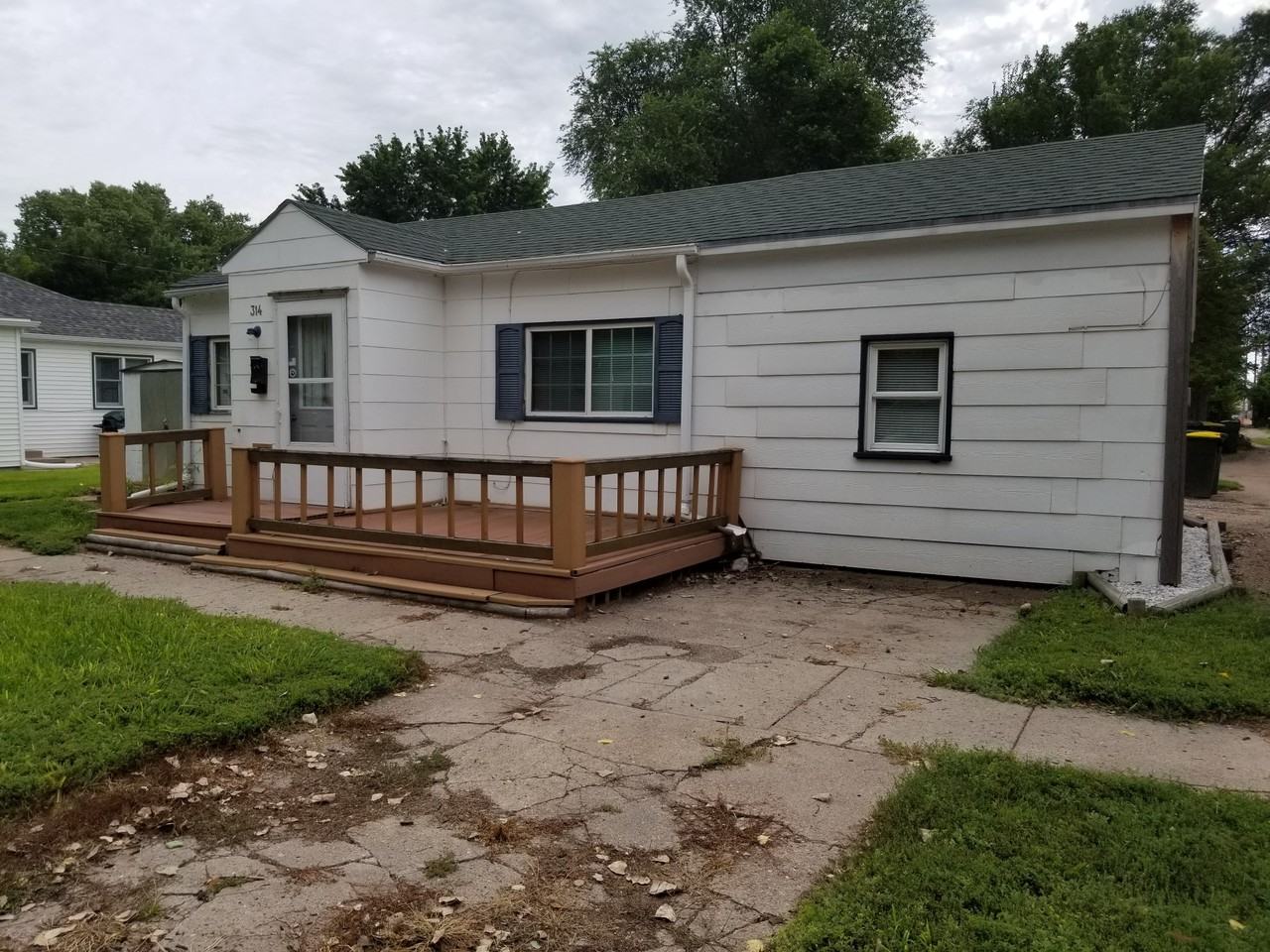 314 E G St - Photo 2 of 13