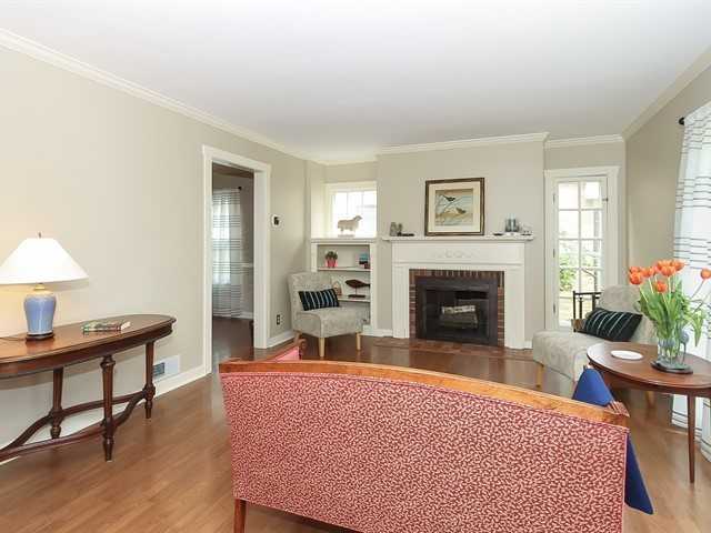 313 Commonwealth - Photo 3 of 21