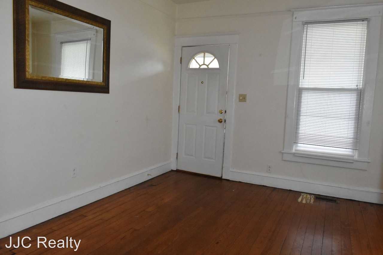 2103 Roanoke Ave - Photo 3 of 12