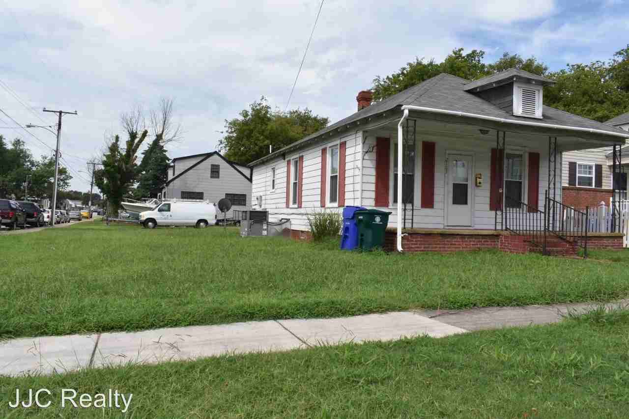 2103 Roanoke Ave - Photo 2 of 12