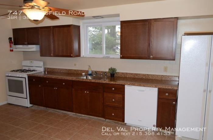 747 W Springfield Rd - Photo 2 of 12