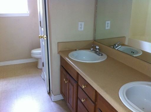 793 Willow Pointe Dr E - Photo 3 of 5