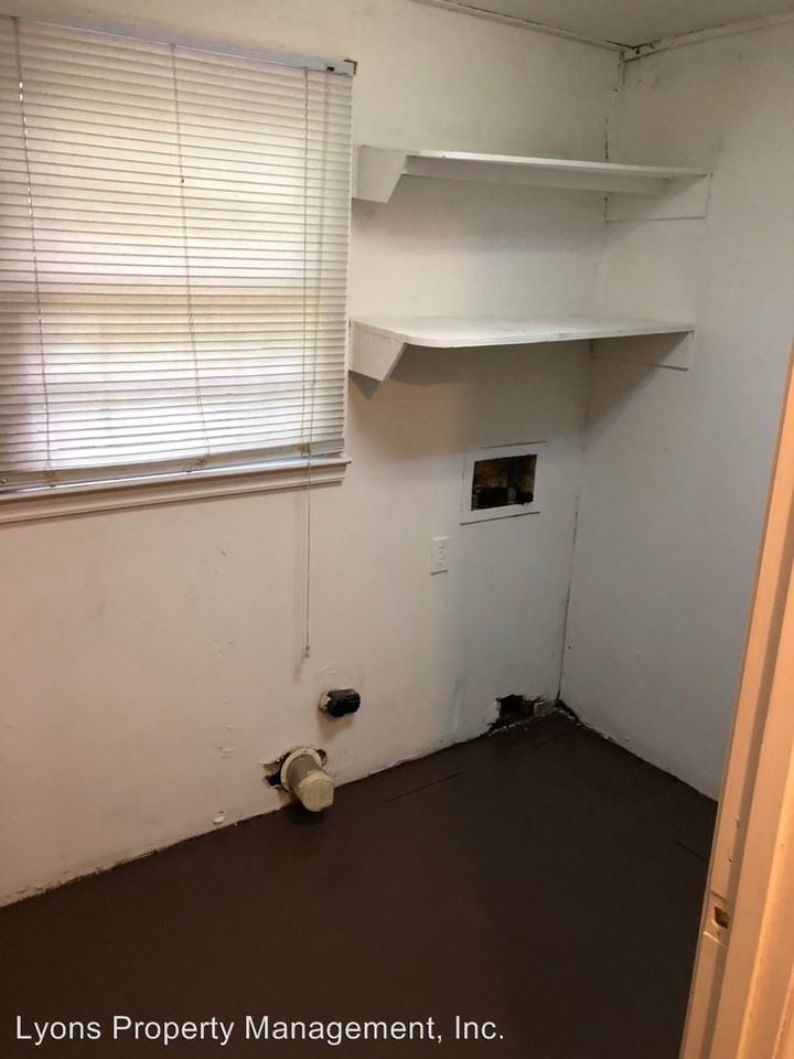 407 Berrian - Photo 2 of 18