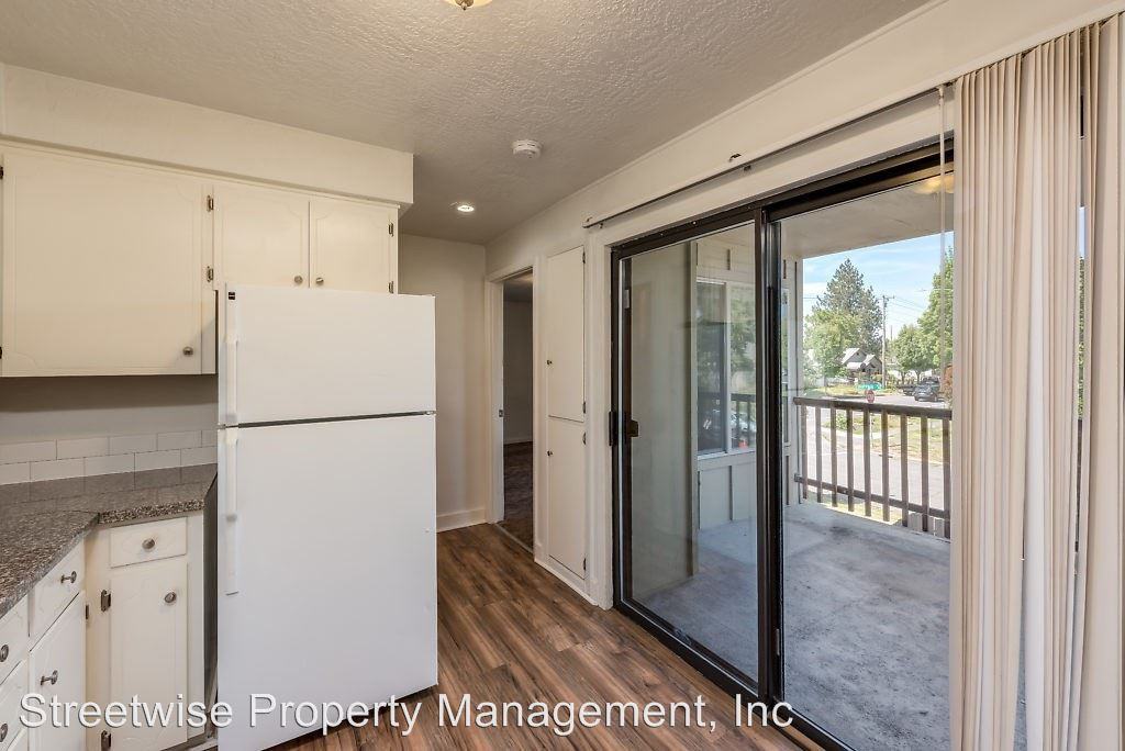 328 Shipping St Ne - Photo 2 of 21