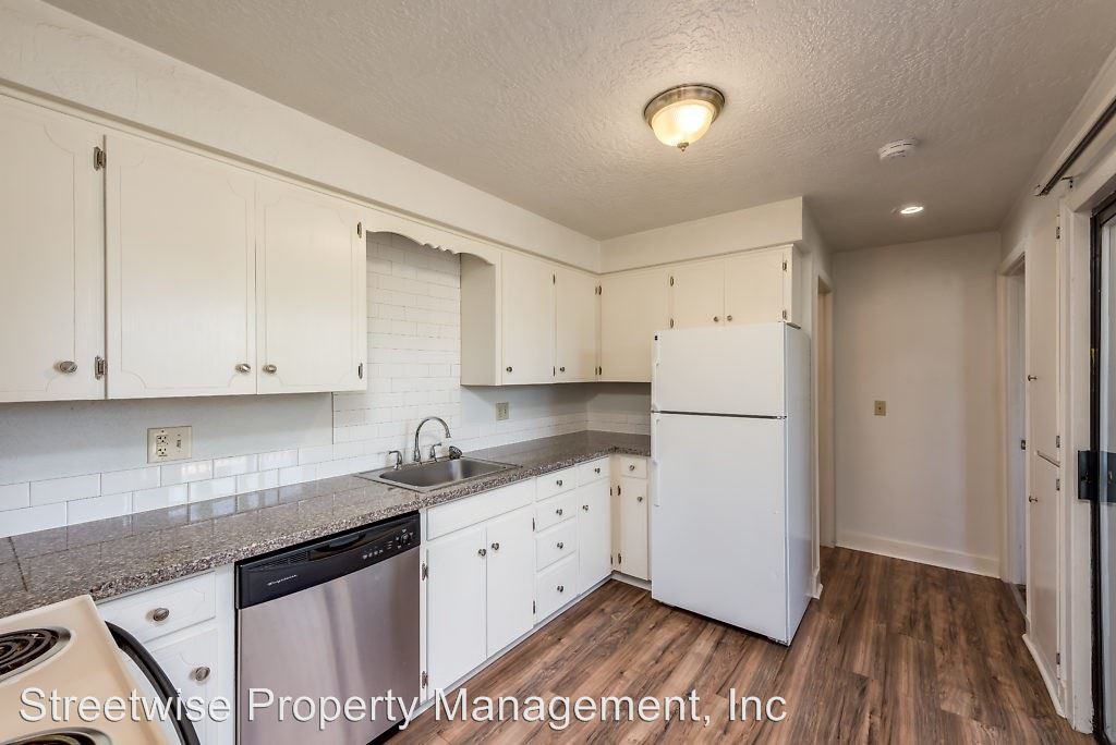 328 Shipping St Ne - Photo 3 of 21