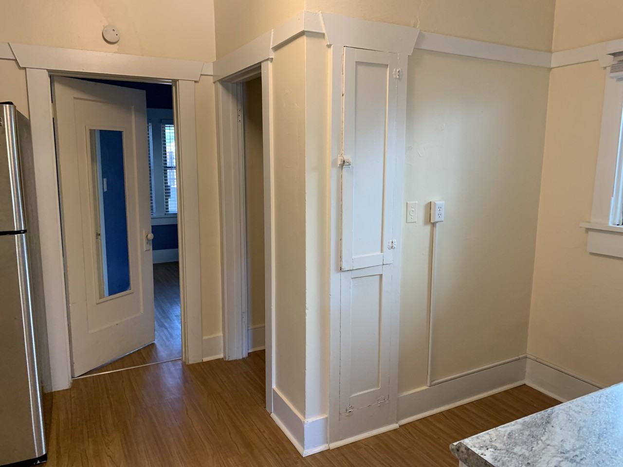 915 E 7th St - Photo 7 of 23