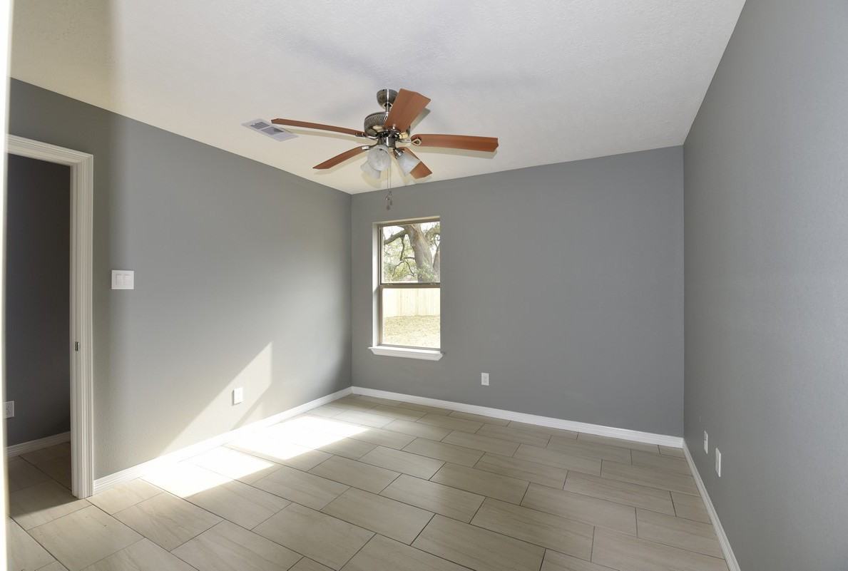 315 A N 21/2 St - Photo 3 of 6