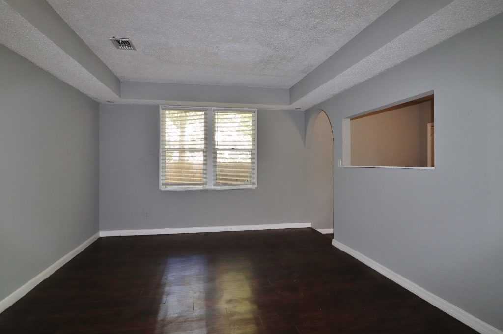 2364 2nd Ave - Photo 2 of 10