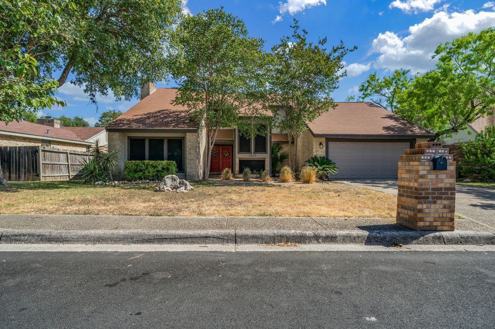 2835 Quail Oak St - Photo 2 of 26