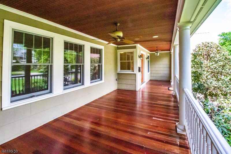 519 Lawrence Ave - Photo 2 of 22