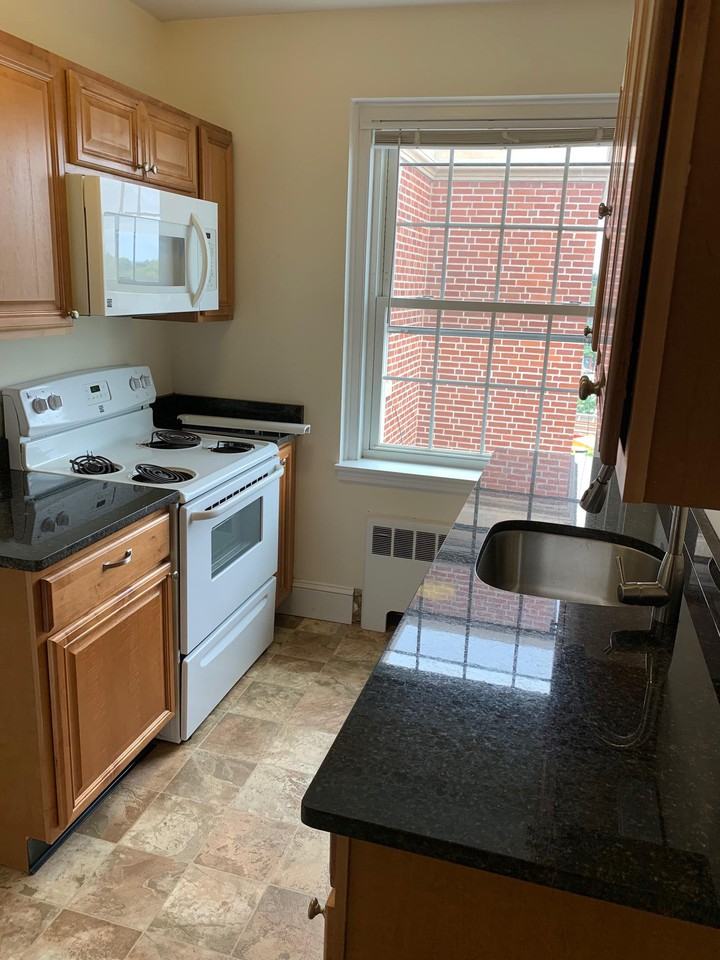 550 Belmont St #32 - Photo 2 of 7