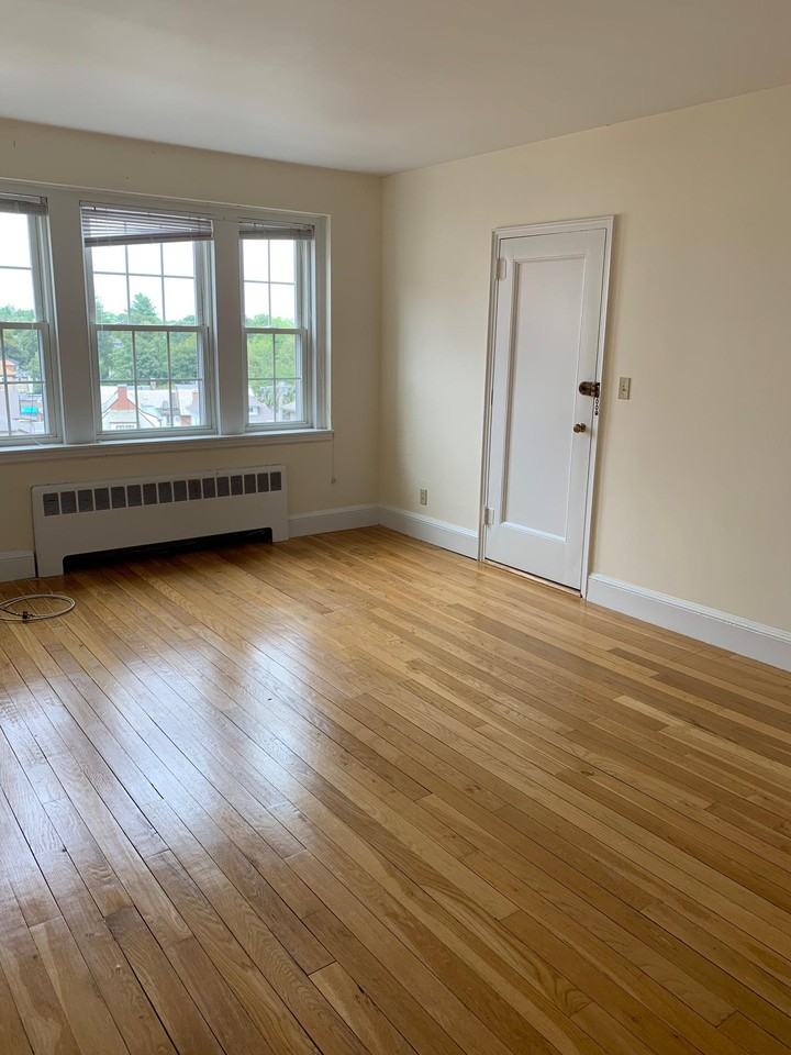 550 Belmont St #32 - Photo 3 of 7