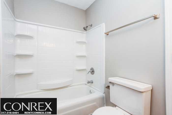 672 Holiday Drive - Photo 3 of 9