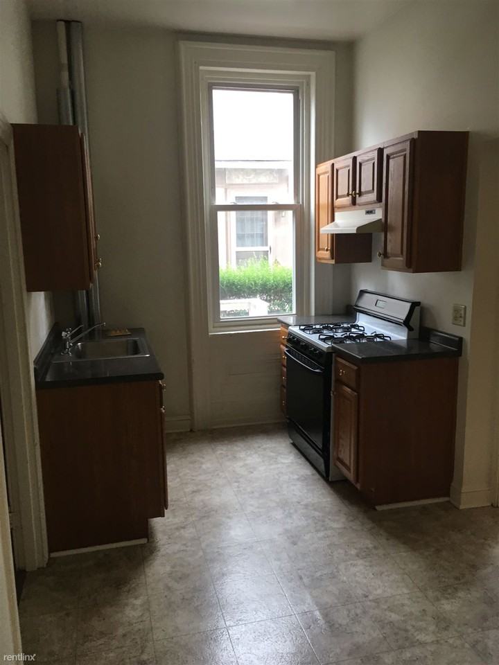 402 N Church St - Photo 3 of 8