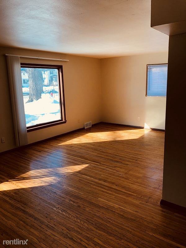 1205 Broadway N - Photo 3 of 9