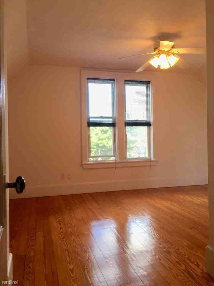 32 Williams Ave #4 - Photo 2 of 10