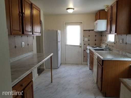 7102 Fresno St - Photo 3 of 12