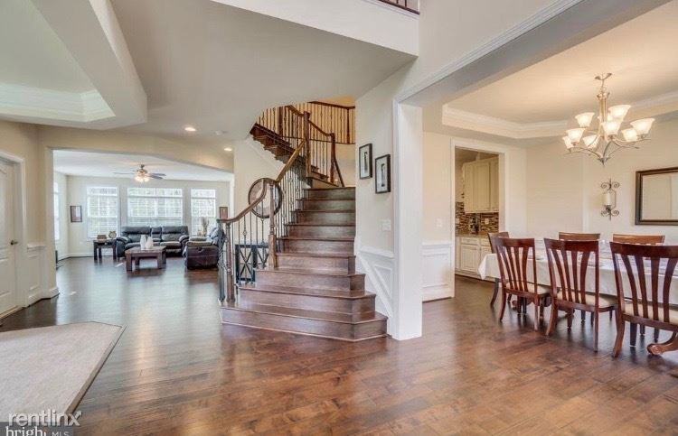 11622 Pine Hollow Lane - Photo 2 of 21