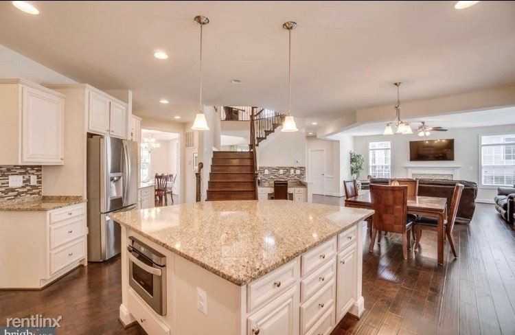 11622 Pine Hollow Lane - Photo 3 of 21