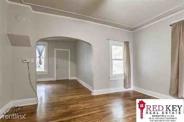 809 N 47th St - Photo 3 of 17
