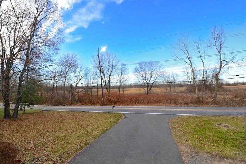 712 Keefe Rd - Photo 2 of 19