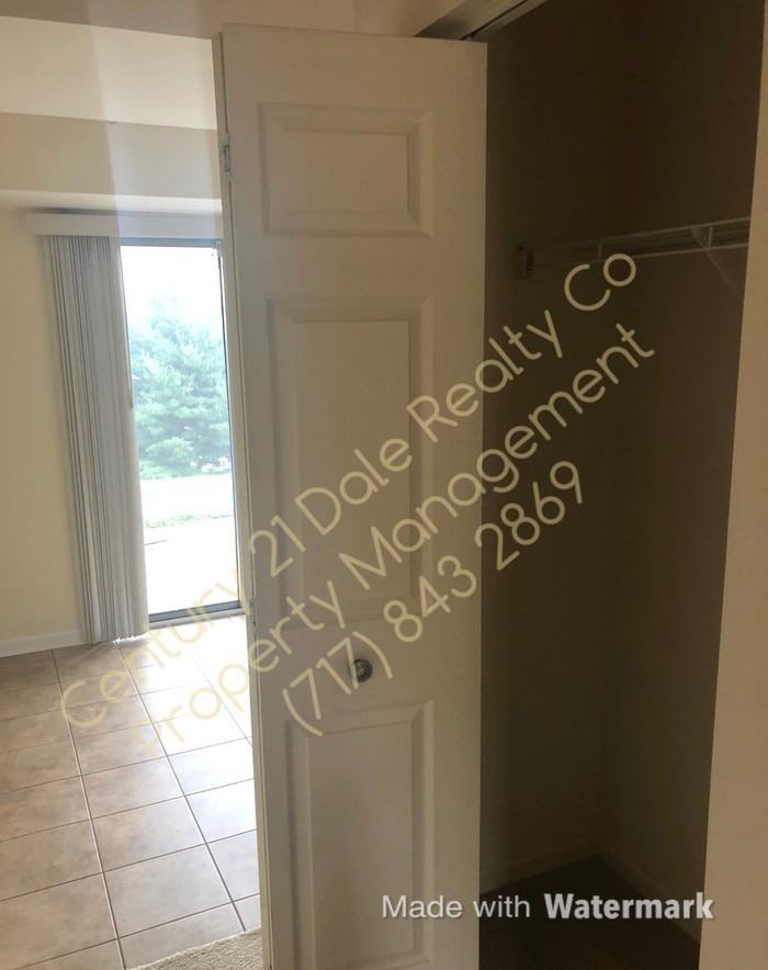 185 Crown Pointe Drive - Photo 3 of 19