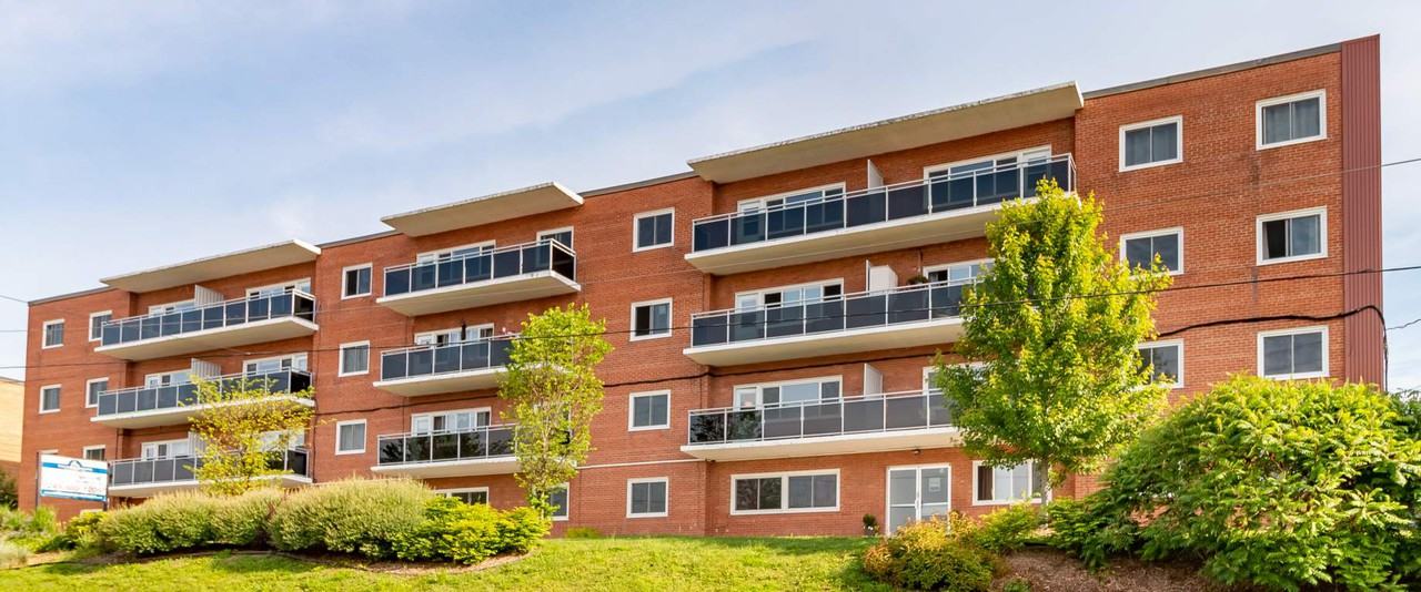 Hillcrest Apartment - Photo 3 of 27