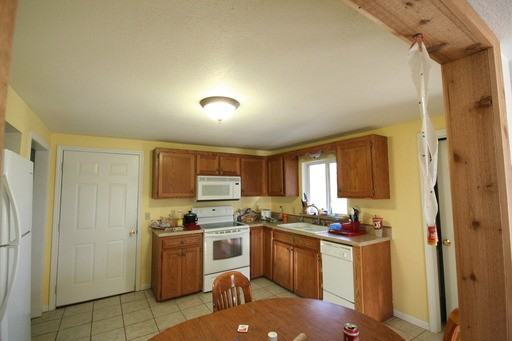 930 Malibu Rd - Photo 3 of 13